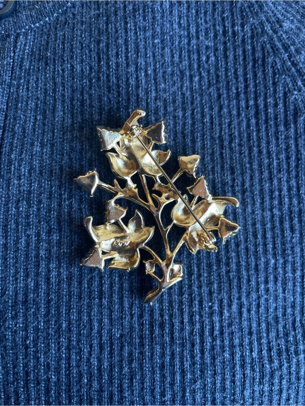 Coro Signed White Floral Pearl Cluster Brooch with Gold Stem - Picture 3 of 3